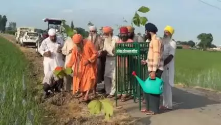 ਖੰਨਾ: ਗੁਰਦੁਆਰਾ ਤਪੋਬਣ ਢੱਕੀ ਸਾਹਿਬ ਵਿਖੇ ਸੰਤ ਬਾਬਾ ਦਰਸ਼ਨ ਸਿੰਘ ਜੀ ਨੇ ਤਪੋਬਣ ਹਰਿਆਲੀ ਤਹਿਤ ਬੂਟੇ ਲਗਾਏ