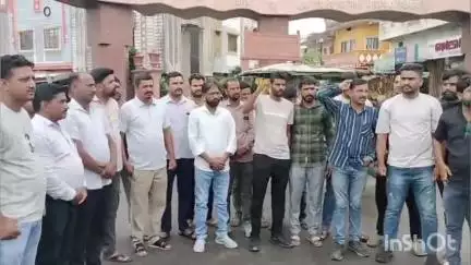 मल्हारगढ़: हरदा की घटना को निंदनीय बताते हुए मल्हारगढ़ बस स्टैंड पर नारेबाजी कर आक्रोश व्यक्त किया
