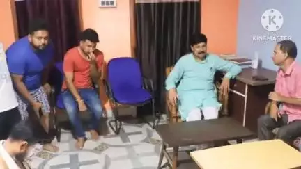 ৰঙিয়া ভাগ: গৰীয়াকোঠ গাঁওৰ নিবাসী তাৰণী ডেকাৰ পৰলোকপ্ৰাপ্তি হোৱাত তেখেতৰ বাসগৃহত বিধায়ক উপস্থিত হৈ সমবেদনা জনাই