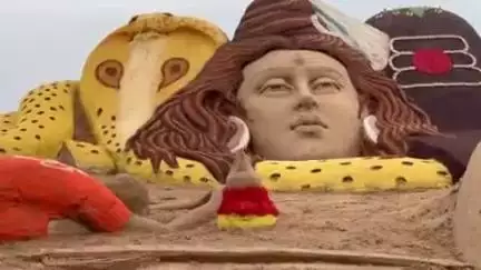 ପୁରୀ ମ୍ୟୁନିସିପାଲଟି: ଶ୍ରାବଣ ର ପ୍ରଥମ ସୋମବାର ଅବସରରେ ବେଳାଭୂମି ରେ ବାଲୁକା କଳା ରେ ଶୁଭେଚ୍ଛା ଜଣାଇଛନ୍ତି ବାଲୁକା ଶିଳ୍ପୀ ସୁଦର୍ଶନ ପଟ୍ଟନାୟକ l