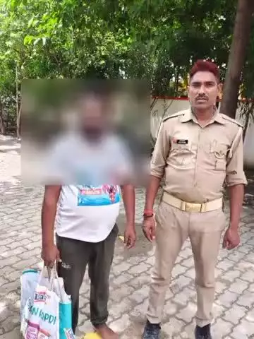 कर्वी: थाना मऊ पुलिस टीम ने एक अभियुक्त को 18 क्वार्टर देसी शराब के साथ किया गिरफ्तार