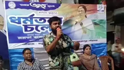 বহরমপুর: বৃষ্টিকে উপেক্ষা করে ২১শে জুলাইয়ের প্রস্তুতি সভায় বহরমপুরের মনীন্দ্রনগর অঞ্চলের ঝড় তুললেন তৃণমূল নেতা পাপাই ঘোষ