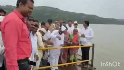 इगतपुरी: इगतपुरी त्र्यंबकेश्वर चे आमदार हिरामण खोसकर यांच्या हस्तेभाम व भावली धरणाचे जलपूजन संपन्न