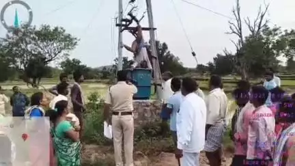 చేగుంట: వ్యవసాయ పొలం వద్ద  ట్రాన్స్ఫార్మర్ ఫీజు వైర్ వేస్తుండగా ప్రమాదవశాత్తు విద్యుత్ షాక్ తగిలి రైతు మృతి : ఎసై చైతన్య కుమార్