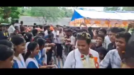 କାମାକ୍ଷାନଗର: ଅବସର ନେଲା ଏକତାଳି ସ୍କୁଲର ଶିକ୍ଷକ ଭୀମସେନ ଓଝା, ଶେଷ ଥର ପାଇଁ ବେତମାଡ଼ ଖାଇଲେ ଛାତ୍ରଛାତ୍ରୀ