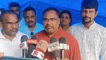 ହିନ୍ଦୋଳ: ବମ୍ପା ଗ୍ରାମରେ ମଦମୃତ୍ୟୁ ଘଟଣା, ବିଜେଡିର ଏକ ପ୍ରତିନିଧି ଦଳର ଅନୁଧ୍ୟାନ