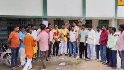प्रतापपुर: प्रतापपुर में कृष्ण जन्माष्टमी की पूजा धूमधाम से मनाने को लेकर बैठक की गई, पूजा समिति का गठन किया गया