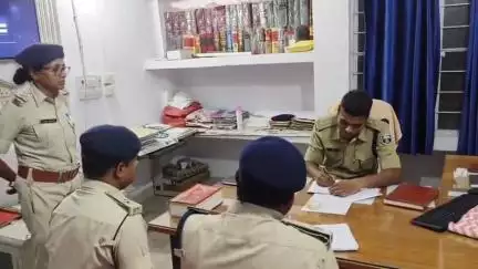आरा: भोजपुर एसपी ने मुफस्सिल थाना का निरीक्षण किया, लंबित गंभीर मामलों की समीक्षा और शीघ्र निष्पादन का आश्वासन दिया
