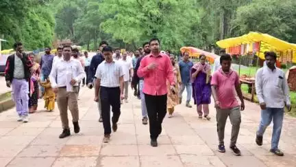 କୋରାପୁଟ ସହର: କୋରାପୁଟ ଜିଲ୍ଲାର ପ୍ରସିଦ୍ଧ ଗୁପ୍ତେଶ୍ୱର ଶୈବପୀଠ ପରିଦର୍ଶନ କରି ସ୍ଥିତି ଅନୁଧ୍ୟାନ କଲେ ଜିଲ୍ଲାପାଳ ସହ ପର୍ଯ୍ୟଟନ ବିଭାଗ ପ୍ରମୁଖ ସଚିବ
