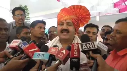 वाशिम: मंत्री संजय राठोड यांनी कवितेतून व्यक्त केली आजच्या राजकारणा बद्दल खंत वाशिम येथे आले असता त्यांनी दिली प्रतिक्रिया