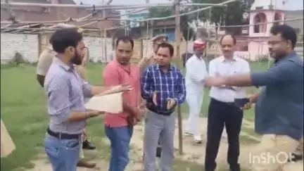 छिबरामऊ: गंगेश्वर नाथ मंदिर के पास तालाब के सुंदरीकरण का DM ने किया निरीक्षण, अधिकारियों को दिए आवश्यक दिशा-निर्देश