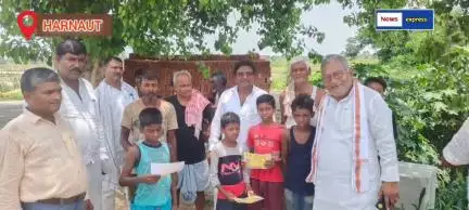 हरनौत विधानसभा चंडी प्रखंड क्षेत्र के अंतर्गत बढ़ौना गांव में जन सुराज पार्टी का वरिष्ठ कार्यकर्ता इंजीनियर अशोक ने