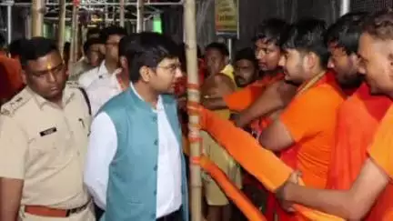 जरमुण्डी: सावन की पहली सोमवारी को लेकर उपायुक्त एवं पुलिस अधीक्षक ने बासुकीनाथ में रूट लाइन का किया निरीक्षण