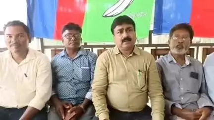 चक्रधरपुर: चक्रधरपुर के वन विश्रामागार में आजसू पार्टी की बैठक आयोजित, संगठन को मजबूत करने पर हुई चर्चा