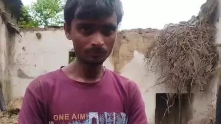 टेहरोली: बांसार में अत्यधिक बारिश के कारण गरीब का घर गिरा, घरेलू सामान दबकर हुआ नष्ट