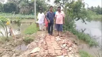 নামখানা: মহা রাজগঞ্জ এলাকার প্রায় ১০০ বিঘে চাষের জমি জলমগ্ন সমস্যায় গ্রামবাসীরা