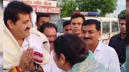कारंजा: कारंजा शहरात मंत्री मृद व जलसंधारण संजय राठोड यांचे स्वागत करण्यात आले