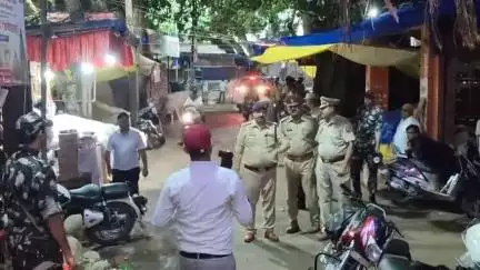 आज रात में नीलकंठ महादेव मंदिर पर प्रथम सावन के सोमवार पर एसएसपी बृजेश कुमार श्रीवास्तव ने निरीक्षण किया।