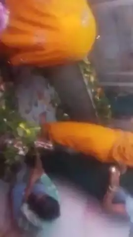 कुचायकोट: सावन की प्रथम सोमवारी को  नेचुआ जलालपुर बाजार स्थित शिव मंदिर में पूजा अर्चना करते श्रद्धालु