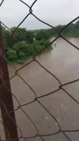 रूठियाई रपटा के ऊपर से पानी जाता हुआ