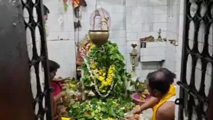 ସୋନପୁର: ସହରର ଅଷ୍ଟଶମ୍ଭୁଙ୍କ ପୀଠ ସମେତ ବିଭିନ୍ନ ଶିବାଳୟରେ ଜଳ ଲାଗି କଲେ କାଉଡ଼ିଆ