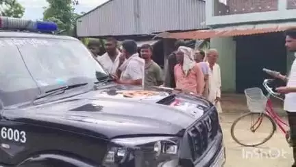 खलीलाबाद: देवरिया गंगा चौराहे पर साइकिल चोरी कर बेच रहे चोर को लोगों ने पकड़ा, किया पुलिस के हवाले