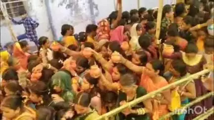 शिवहर: सावन की पहली सोमवारी पर देकुली धाम में उमड़ी श्रद्धालुओं की भीड़, सुरक्षा व्यवस्था रही सख्त