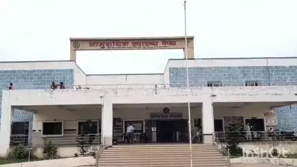 डौण्डीलोहारा: ग्राम मुड़खुसरा में जंगली मशरूम खाने से एक ही परिवार के 13 लोग बीमार, अस्पताल में इलाज जारी