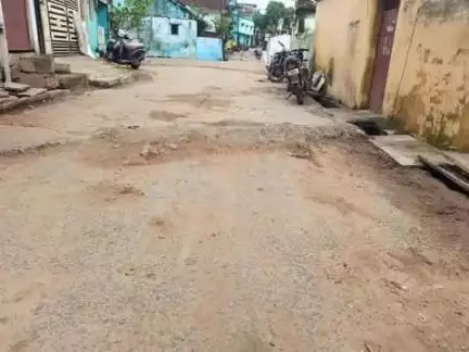बाबई: माखन नगर में अवैध गति अवरोधकों से वाहन चालक परेशान, दुर्घटना का खतरा