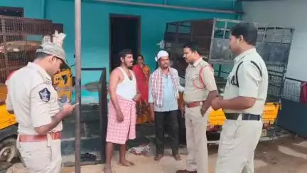 సోమందేపల్లిలో పోలీసుల తనిఖీలు, అసాంఘిక కార్యకలాపాలకు పాల్పడితే చర్యలు తీసుకుంటామని హచ్చరిక