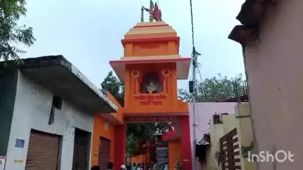 हापुड़: गांव सबली में स्थित प्राचीन शिव मंदिर में सावन के पहले सोमवार को हजारों श्रद्धालुओं ने किया जलाभिषेक