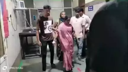 नीमच नगर: सरवानिया महाराज में सफाई करते समय महिला कर्मी को सांप ने काटा, ज़िला अस्पताल में भर्ती