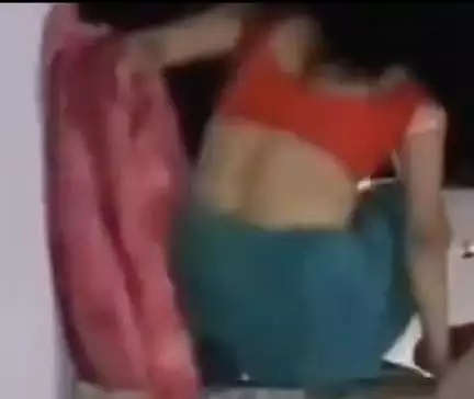 উত্তরপ্রদেশে প্রেমিকের সঙ্গে হোটেলে দেখা করতে এসেছিল মহিলা, স্বামী আসতেই কাপড় নিয়ে ঘর থেকে দৌড়