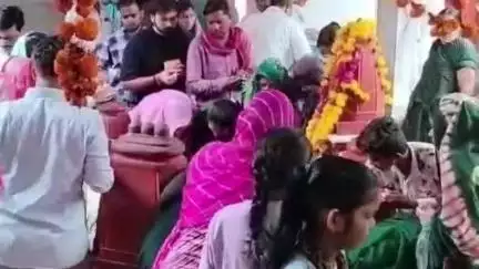 दतिया नगर: सावन के पहले सोमवार को वनखंडेश्वर महादेव मंदिर में उमड़ा श्रद्धालुओं का सैलाब, गूंजा 'ओम नमः शिवाय' का उद्घोष