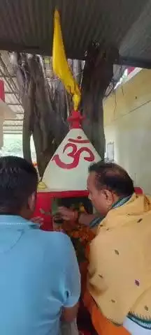 बाबई: माखन नगर विधायक ने श्रावण मास के पहले सोमवार को भाई राम आश्रम में भगवान शिव का पूजन और अभिषेक किया