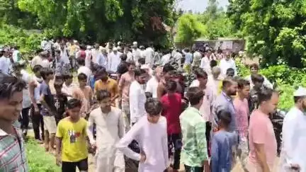 लहरपुर: लहरपुर नगर के मोहल्ला मीरा टोला में 27 वर्षीय युवक ने नहर में लगाई छलांग, बाइक व शर्ट नहर के किनारे मिली