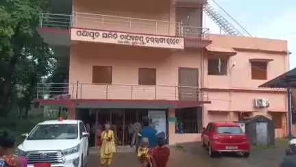 ବୌଦ୍ଧ ସଦର: ଚାରିଛକ ସ୍ଥିତ ହରଭଙ୍ଗା ବ୍ଲକ କାର୍ଯ୍ୟାଳୟ ଠାରେ ଜିଲ୍ଲାପାଳ ଓ ଆରକ୍ଷୀ ଅଧୀକ୍ଷକଙ୍କ ଯୁଗ୍ମ ଜନଶୁଣାଣି ଶିବିର ଅନୁଷ୍ଠିତ