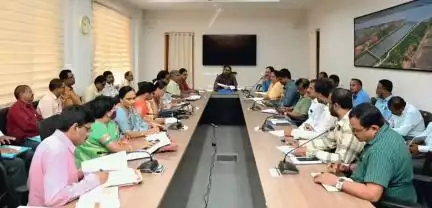 పెద్దపల్లి: అన్ని మండలాల్లో అన్ని గ్రామాల్లో ప్రజాపాలన సజావుగా సాగాలని అన్నారు జిల్లా కలెక్టర్ కోయ శ్రీహర్ష