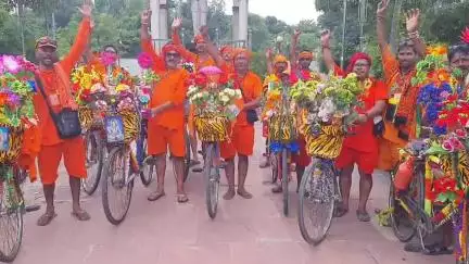 रामपुर: हरिद्वार से काशी विश्वनाथ तक साइकिल कावड़ यात्रा रामपुर के अम्बेडकर पार्क पहुँची