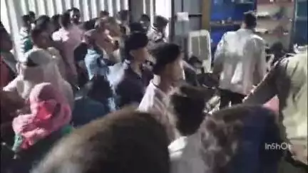 इंदौर: बाणगंगा: शराब की दुकान में घुसकर रहवासियों ने की तोड़फोड़, वीडियो वायरल