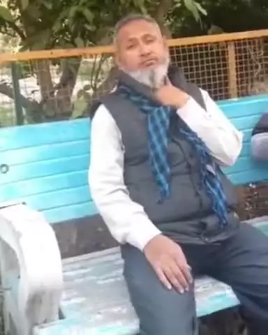 कालपी: कदौरा सीएचसी के फार्मासिस्ट का गौमांस खाने की बात स्वीकार करते हुए वीडियो आया सामने, हिंदू संगठनों में आक्रोश