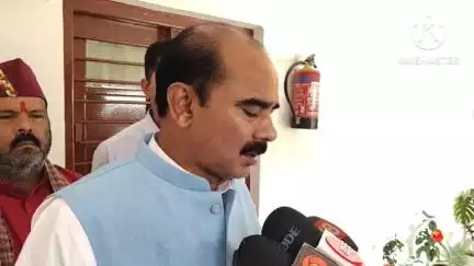 पिथौरागढ़: आपदा को लेकर केंद्रीय राज्य मंत्री अजय टम्टा ने जिला कार्यालय में अधिकारियों के साथ की बैठक