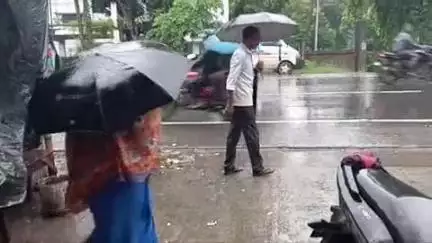 দেগঙ্গা: আদালতের নির্দেশ অমান্য করে বিতর্কিত জমিতে কাজ করার প্রতিবাদ করায় দুই মহিলাকে বেধড়ক মারধরের অভিযোগ