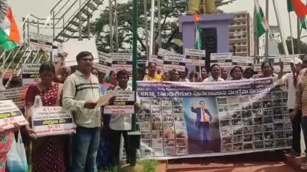 విశాఖపట్నం: బర్మా కాంది శికుల సమస్యలు పరిష్కరించాలంటూ డాబా గార్డెన్స్ నుండి కలెక్టరేట్ కార్యాలయం వరకు భారీ ర్యాలీ.