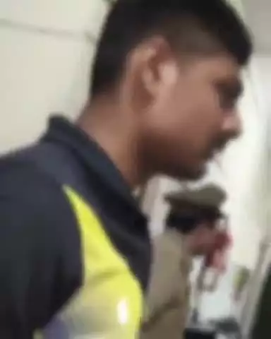 बिल्हौर: शिवराजपुर के खेरेश्वर गंगा तट पर श्रद्धालु की बाइक फिसलने को लेकर श्रद्धालुओं और पुलिस के बीच हुआ हंगामा