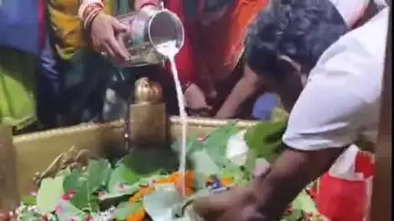 चकिया: हेतिमपुर सवान के पहले सोमवार को बाबा जागेश्वरनाथ के दर्शन के लिए उमड़ा जन सैलाब