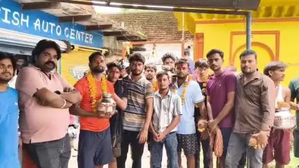 मोठ: श्रावण मास में हिंदू-मुस्लिम एकता की अनूठी मिसाल: मोंठ में कांवड़ियों का मुस्लिम भाइयों ने किया स्वागत, 75 किमी साथ चल
