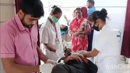 मेदिनीनगर (डालटनगंज): कुटमू मोड़ की ओर जाते समय पिकअप वाहन की टक्कर से एक युवक गंभीर रूप से घायल, मेदिनीनगर अस्पताल में भर्ती