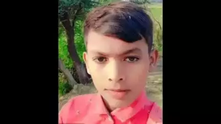 अतर्रा: अकौना में भैंस चराते समय 13 वर्षीय किशोर हुआ गायब, पुलिस ने तलाश जारी की