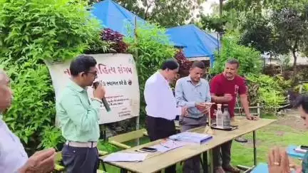 નાંદોદ: નર્મદાના ભાણદ્રા વન વગડોરિસોર્ટ ખાતે નર્મદા સાહિત્ય સંગમ દ્વારા શનિસભા અને વર્ષાના વધામણાં વિષય ઉપર કવિ સંમેલન યોજાયું.